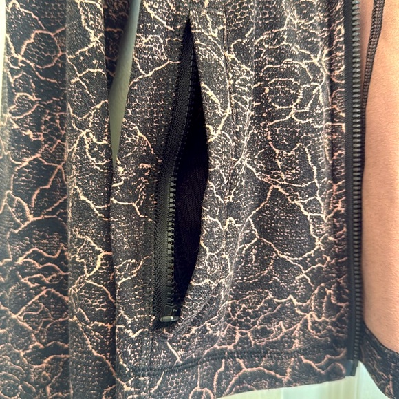 Lululemon define jacket - size 4 - Picture 6 of 7